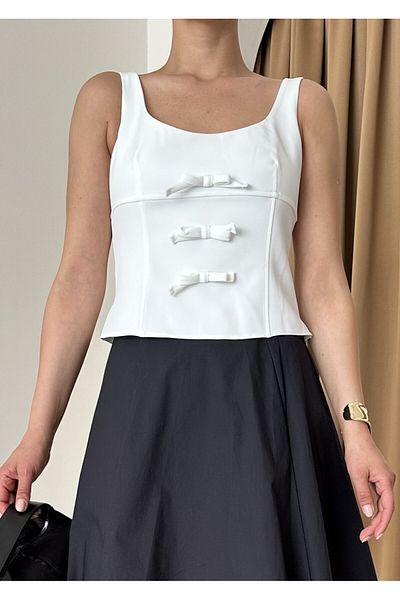 Laluvia Ecrufarbene Bluse – Schleifendetail