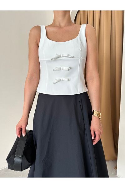 Laluvia Ecrufarbene Bluse – Schleifendetail