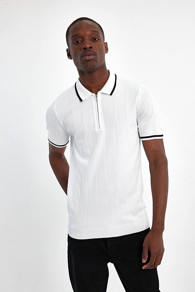 MADZEYMODA Λευκό ανδρικό πλεκτό μπλουζάκι Polo Neck - Μισό φερμουάρ