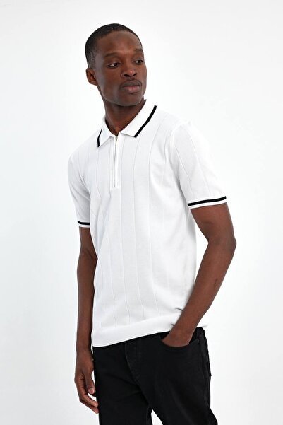 MADZEYMODA Біла трикотажна футболка з коміром-поло для чоловіків - з напівзастібкою