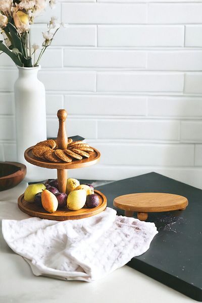 justwood حامل كيك مكون من طبقتين وطبق تقديم كيك خشبي مستدير مقاس 25 سم مع أرجل علوية من Risus