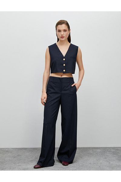 Koton Crop Vest Gold geknöpfte V-Ausschnitt-Tasche mit detaillierten Details