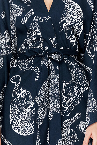 Trendyol Collection Φόρεμα με ζωνές από ανθρακί με υφή βισκόζης THMSS24SB00002