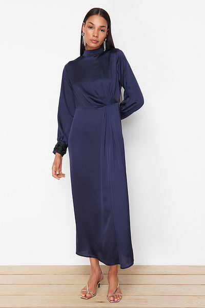 Trendyol Modest Námořnická modrá manžeta vyšívané tkané saténové večerní šaty TCTSS24DB00061