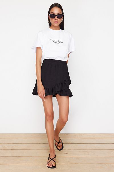 Trendyol Collection Mini-fustă flexibilă, neagră, texturată, asimetrică, detaliată, cu talie elastică TWOSS24ET00250