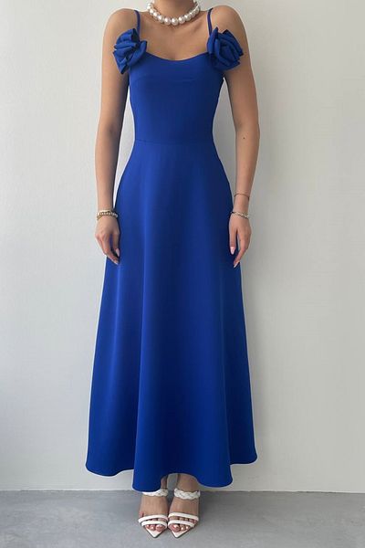 bayansepeti Pánt nélküli gallér és rózsa részletezett Saks kék maxi ruha - Atlas Fabric 258