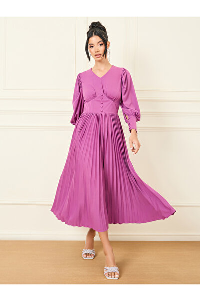 Styli فستان متوسط ​​الطول مزين بأزرار وطيات الأكورديون