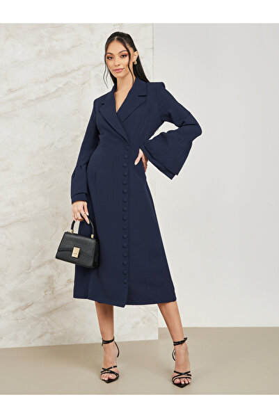 Styli فستان متوسط الطول بياقة مدببة وأكمام جرس