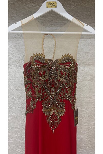 Tuğçe Şahin kırmızı taş işleme balık elbise