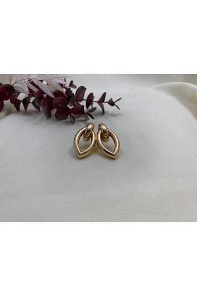 Piaro Collection Leaf Model Earrings - Stylish and Comfortable