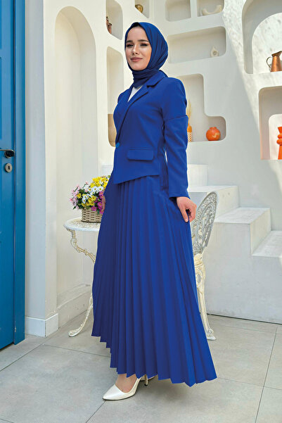 Bym Fashion Saks šaty 3700 s modelovou skládanou sukní a bundou