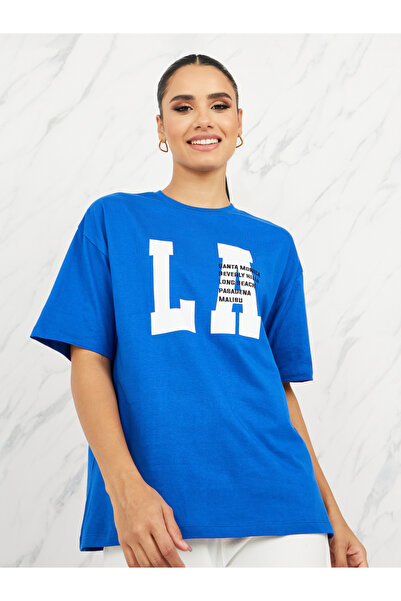 Styli تي شيرت برقبة دائرية وطبعة أسماء مدينة LA كبيرة الحجم