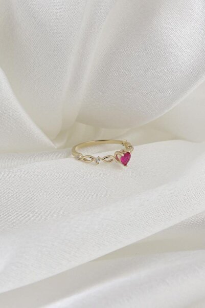 In Love Kırmızı Taşlı 8 Ayar Altın Yüzük