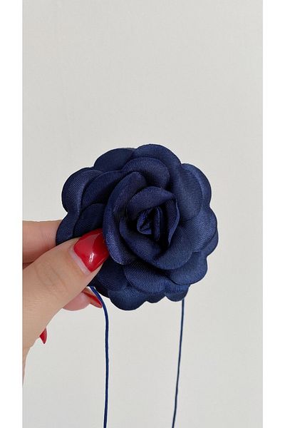 Âlâ Atelier Floral Patterned Lace-up Choker Necklace - Rose Name