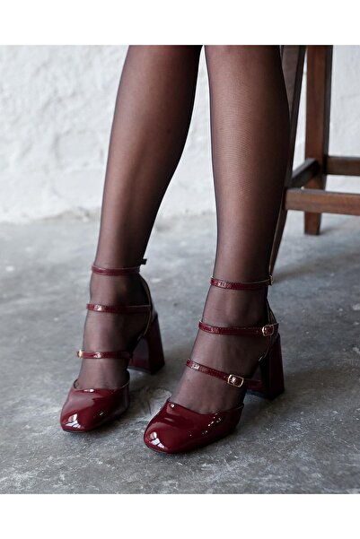 TrendyAnka Claret Red Patent Leather Mary Jane - Comfortable Shoes with 7 cm Thick Heels, Blunt Square Toe and Closed Back