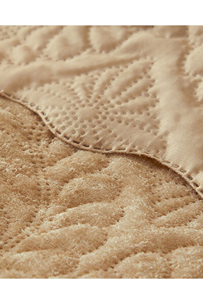 English Home Royal Charm Gold Velvet Double Bedspread Set