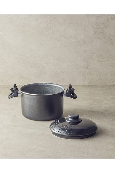 English Home Black Rio Aluminum Pasta Pot