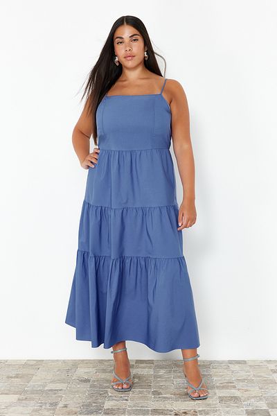 Trendyol Curve Μακρύ μπλε φόρεμα Relaxed Plus Size - Ρυθμιζόμενο λουράκι TBBSS24AH00187