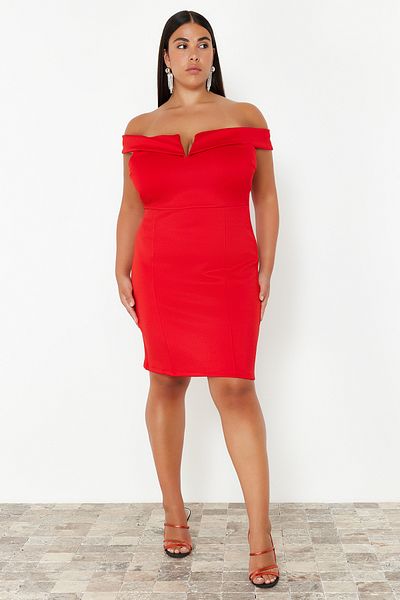 Trendyol Curve Rotes Scuba-Strickkleid in Übergröße - TBBSS24AH00087