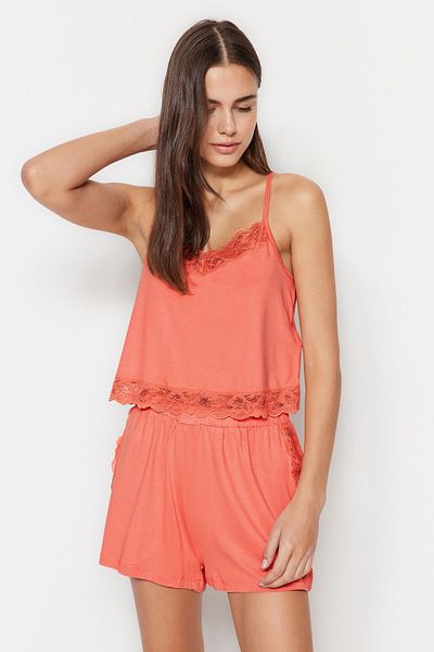 Trendyol Collection Kötélpántos lazac csipke rövidnadrág pizsama szett - THMSS23PT00128