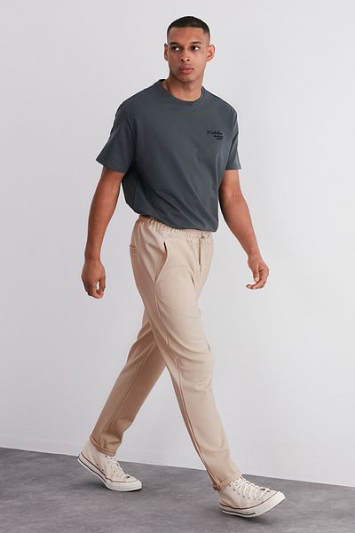 Trendyol Collection Limitierte Auflage - Jogginghose mit zwei Beinen in Steinfarbe TMNAW24EA00023