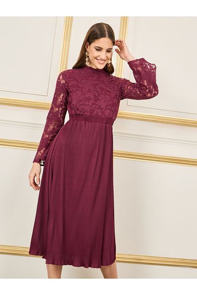 Styli Lace Detail Pleated Hem A-Line Midi Dress