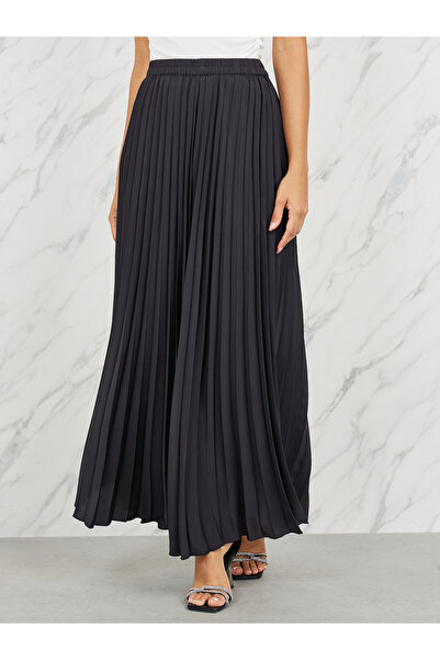 Styli تنورة طويلة من الساتان بطيات على شكل حرف A