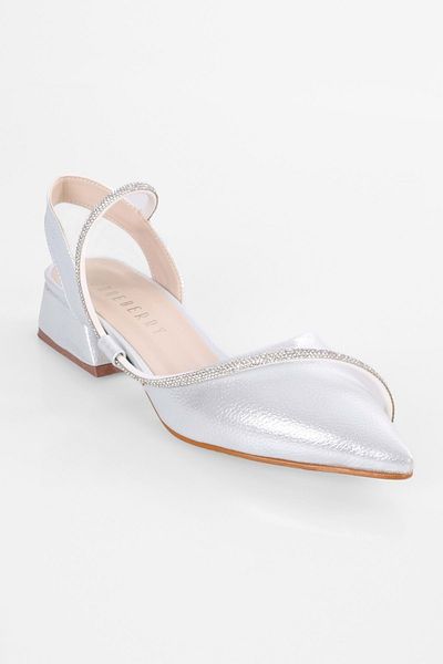 Shoeberry Glänzende, mit Steinen verzierte, silberne, faltige Freizeitschuhe für Damen - Sefre