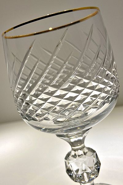Bohemia مجموعة Sterna Gold المكونة من 6 قطع - كوب ماء بني وأبيض، كأس نبيذ 150 سم مكعب، موديل ياقوتي