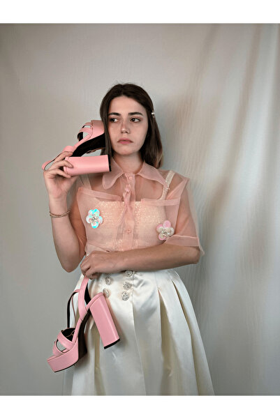 Pastelist. Özel tasarım mat organze gömlek