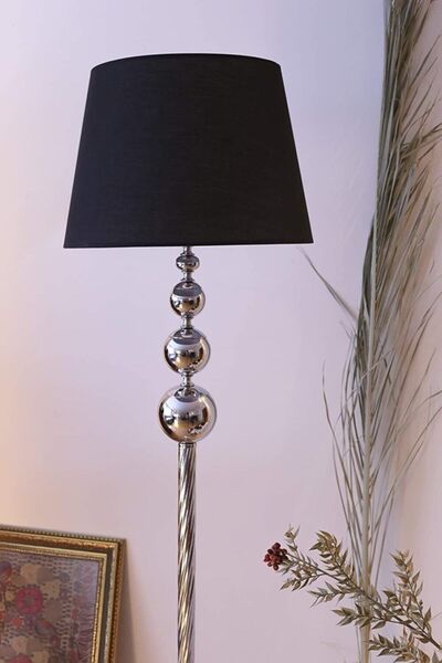 Vinner Krom Kaplama Üçlü Küre Modern Metal Lambader - Başlık rengi Siyah’tır.