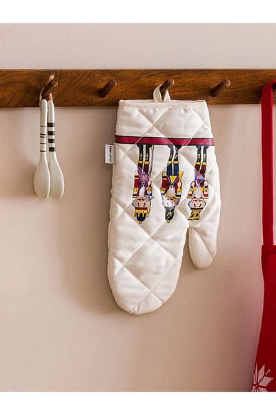 LC Waikiki Christmas Themed Oven Gloves