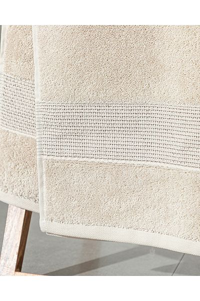 English Home Beige Colored Deluxe Cotton Bath Towel - Low Twist