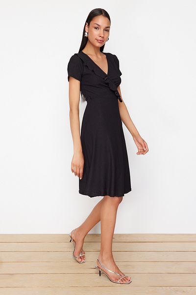 Trendyol Collection Stretchy μίντι πλεκτό φόρεμα - Μαύρα βολάν και κλείσιμο με διπλό στήθος TWOSS24EL01068