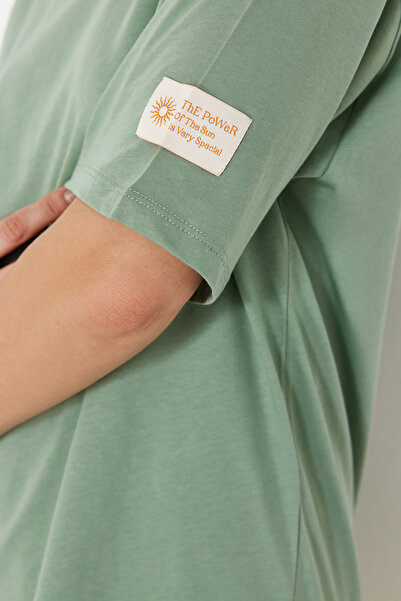 Trendyol Collection Máta Udržitelnější 100% bavlna Oversize Střih Tkaný štítek Pletené tričko TWOSS24TS00157