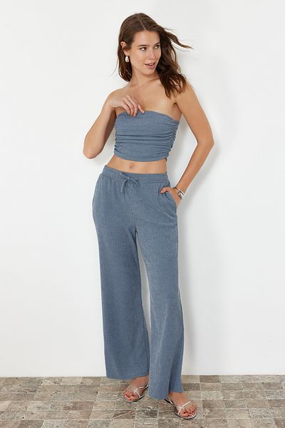 Trendyol Collection Indigo Premium Trägerlose, dehnbare Strickbluse TWOSS24BZ00216