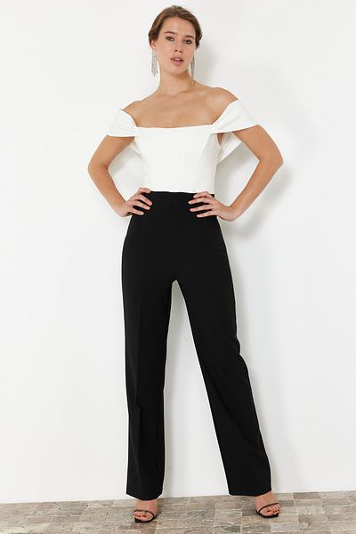 Trendyol Collection Schwarz-weißer Jumpsuit aus gewebtem Stoff mit Bügeln TPRSS22TU0070