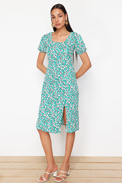 Trendyol Collection Pletené šaty s pistáciově zelenou strečovou texturou - čtvercový límec, detail zadní kravaty, shromážděné TWOSS24EL00877