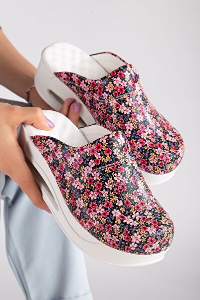 AREL MEDİKAL Papuci pentru femei, cu talpă cu model floral, tocuri cu pană