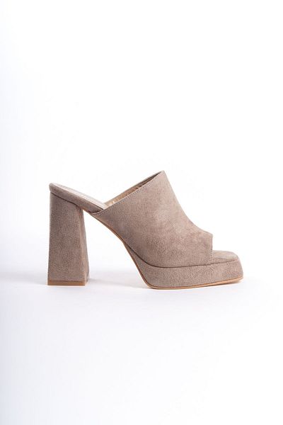 Shoesers Γυναικείες παντόφλες πλατφόρμας ειδικής σχεδίασης με τακούνι με φαρδύ λουράκι με επίστρωση σουέτ