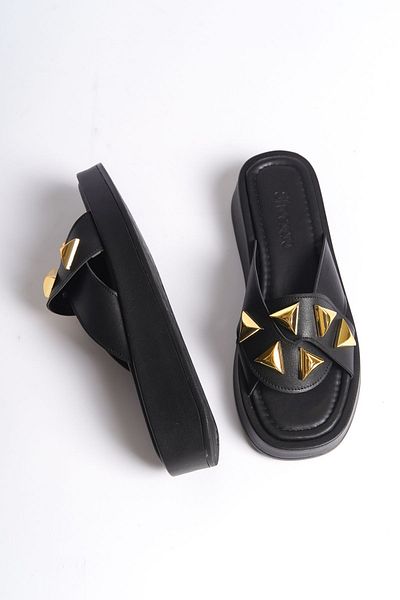 Shoesers Γυναικείες παντόφλες ορθοπεδικής σόλας ειδικής σχεδίασης με μεταλλικό αξεσουάρ σταυρού