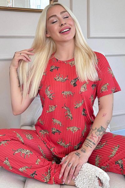 Pijamaevi Set de pijama tricotat pentru femei cu imprimeu leopard color cărămidă - mânecă scurtă
