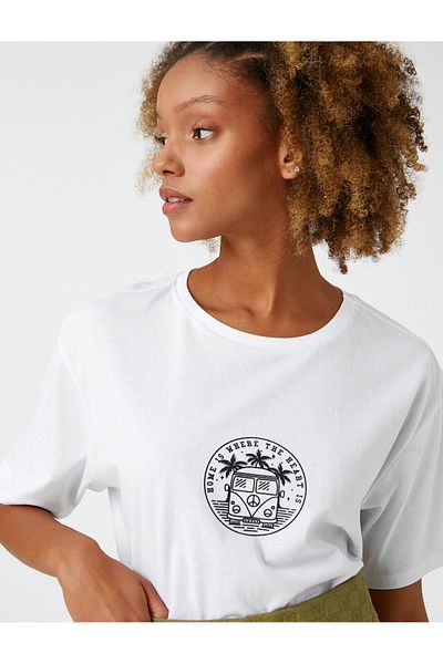 Koton Slogan trička Crew Neck s potištěným krátkým rukávem Pohodlný střih