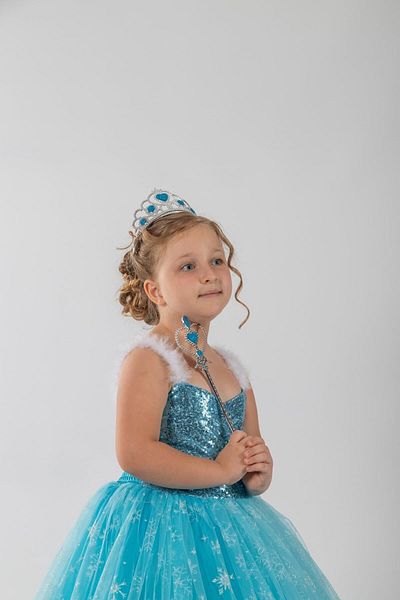 Parti Selesi Costum Elsa - Rochie Frozen - Bretele Tarlatan Manusi Coroana Sceptru Rochie de Mireasa Albastra Regina Zapada