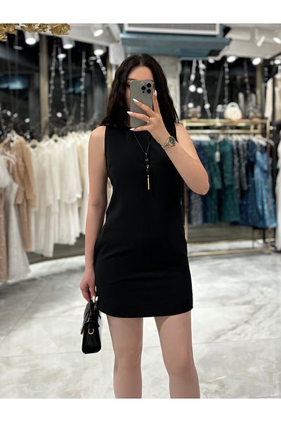 missswans Μίνι φόρεμα Anyma Black - Crew λαιμόκοψη, πίσω με φερμουάρ, κολιέ και χαλαρό