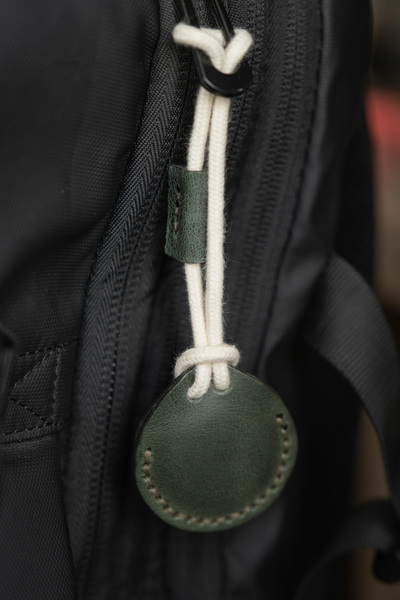 minimal X design Airtag Deri Kılıfı V2 Yeşil - Anahtarlık Askı - Gerçek Deri El Yapımı - Minimalist Tasarım