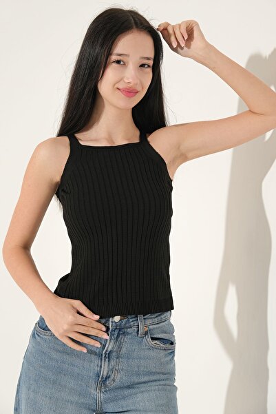 HayalGecesi بلوزة صيفية بياقة رسن من الليكرا باللون الأسود - قميص داخلي محبوك...