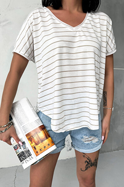 LACHT Άνετο γυναικείο χτενισμένο βαμβακερό μπλουζάκι σε μπεζ και λευκό λαιμόκοψη