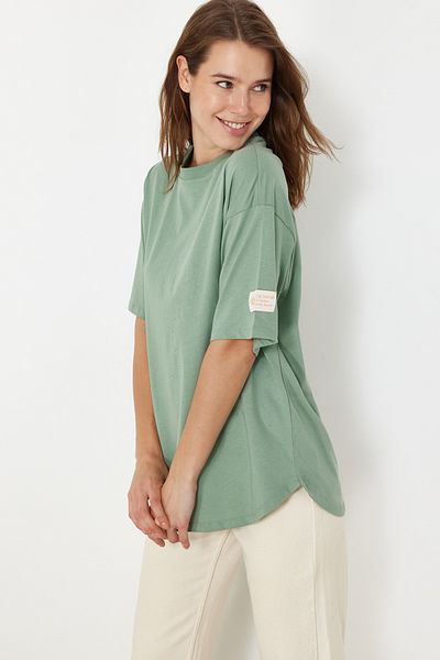 Trendyol Collection Máta Udržitelnější 100% bavlna Oversize Střih Tkaný štítek Pletené tričko TWOSS24TS00157