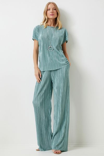 Happiness İstanbul Bequemes Set aus plissierter Bluse und Hose in Wassergrün - MC00283